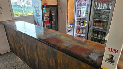 Theke mit Oberfläche in Echtmetall- und Rostoptik – Designoberflächen von mf.steintechnik aus Kirchheim am Neckar