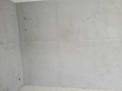 Zimmerwand in Sichtbeton-Optik mit großformatigem Plattenraster und feiner Porenstruktur – Betonoptik von mf.steintechnik aus Kirchheim am Neckar